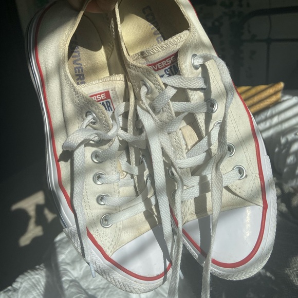 white converse 🤩 - Picture 2 of 4